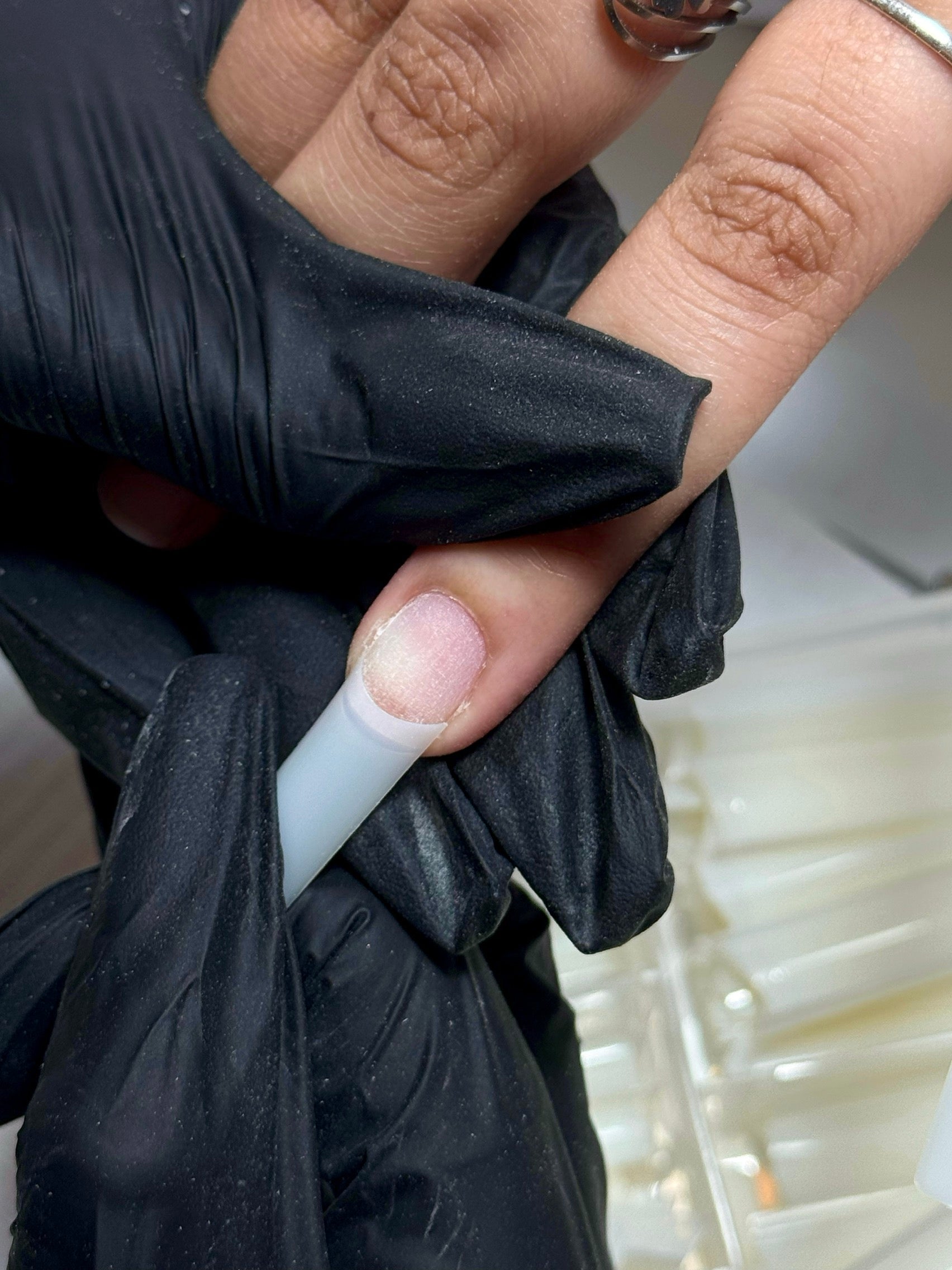 Capsules carrées universelles non C-curve