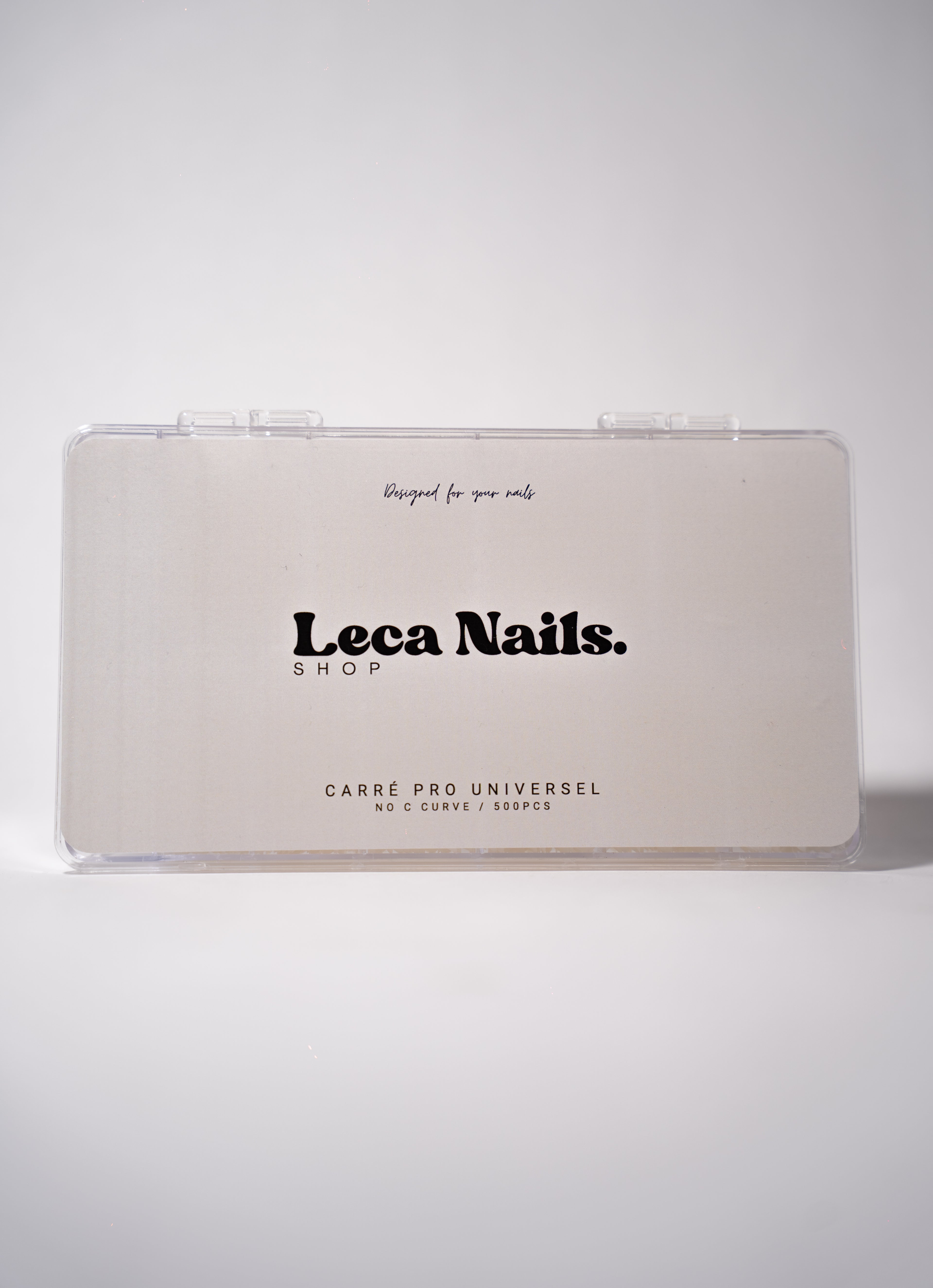 Capsules carrées universelles non C-curve