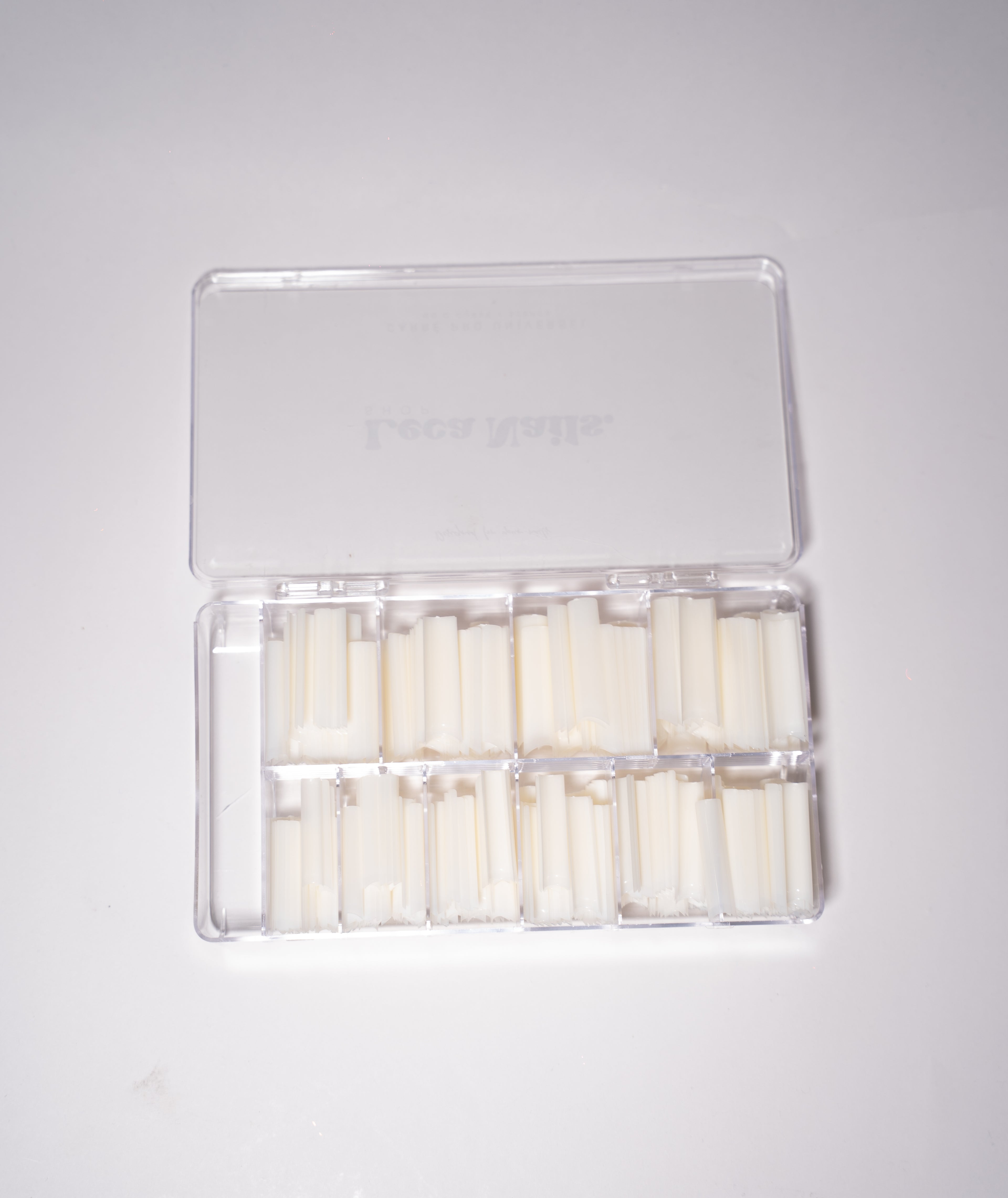 Capsules carrées universelles non C-curve