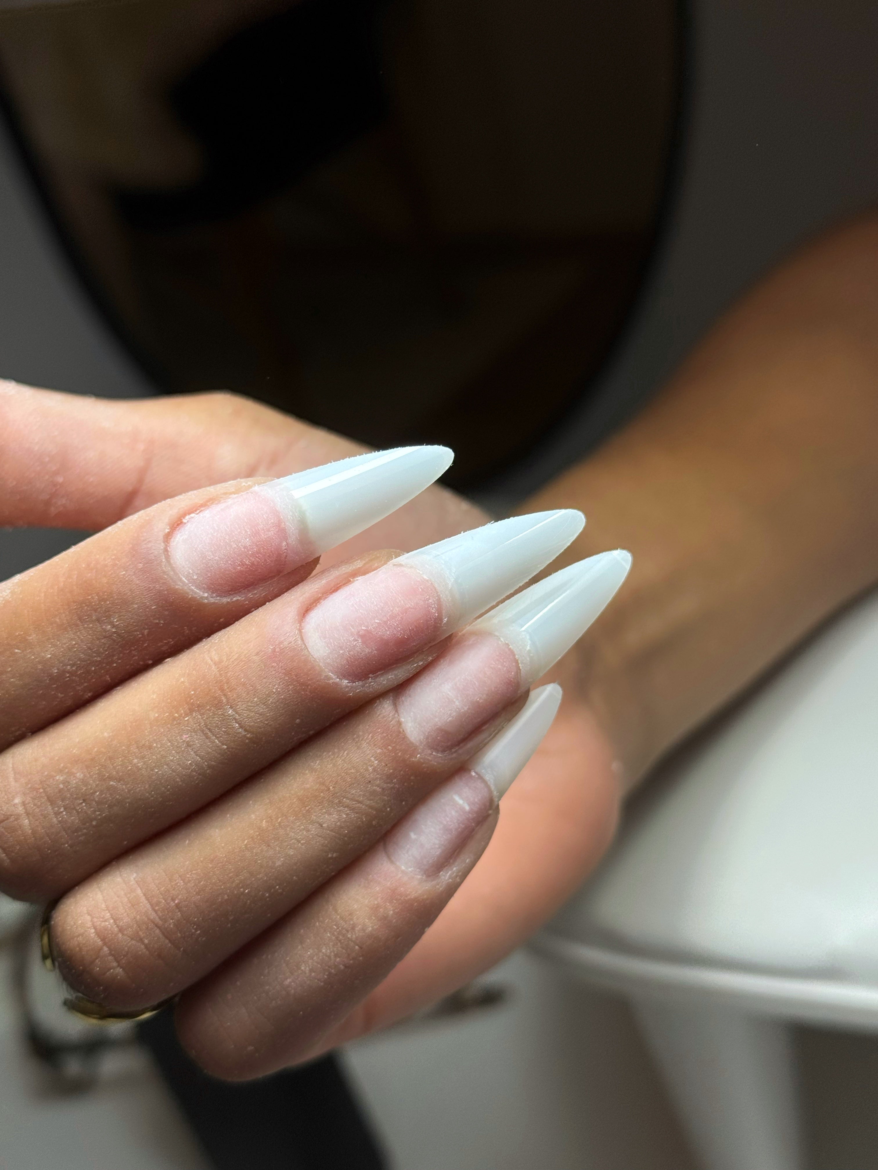 Capsules carrées universelles non C-curve