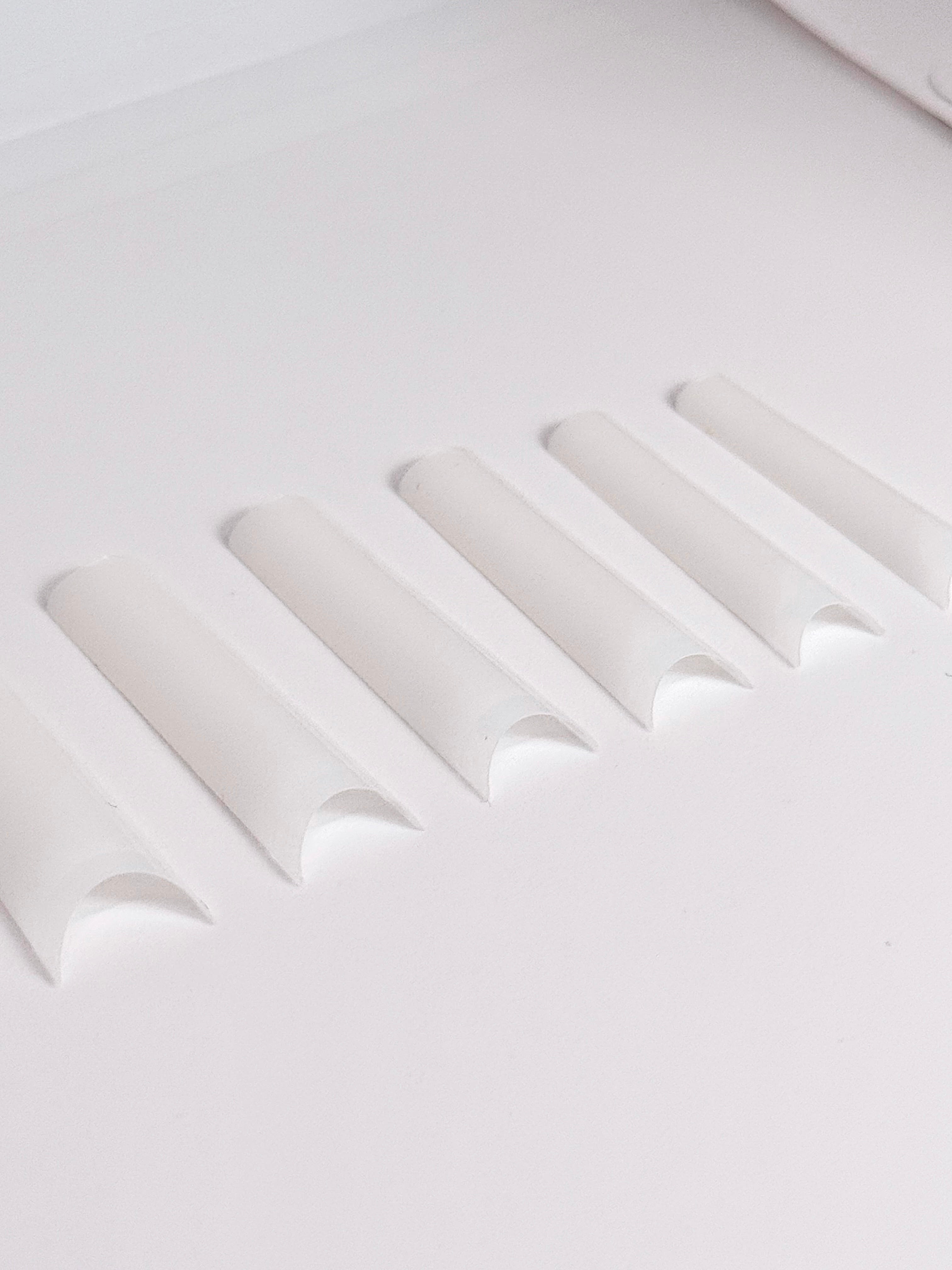 Capsules carrées universelles non C-curve