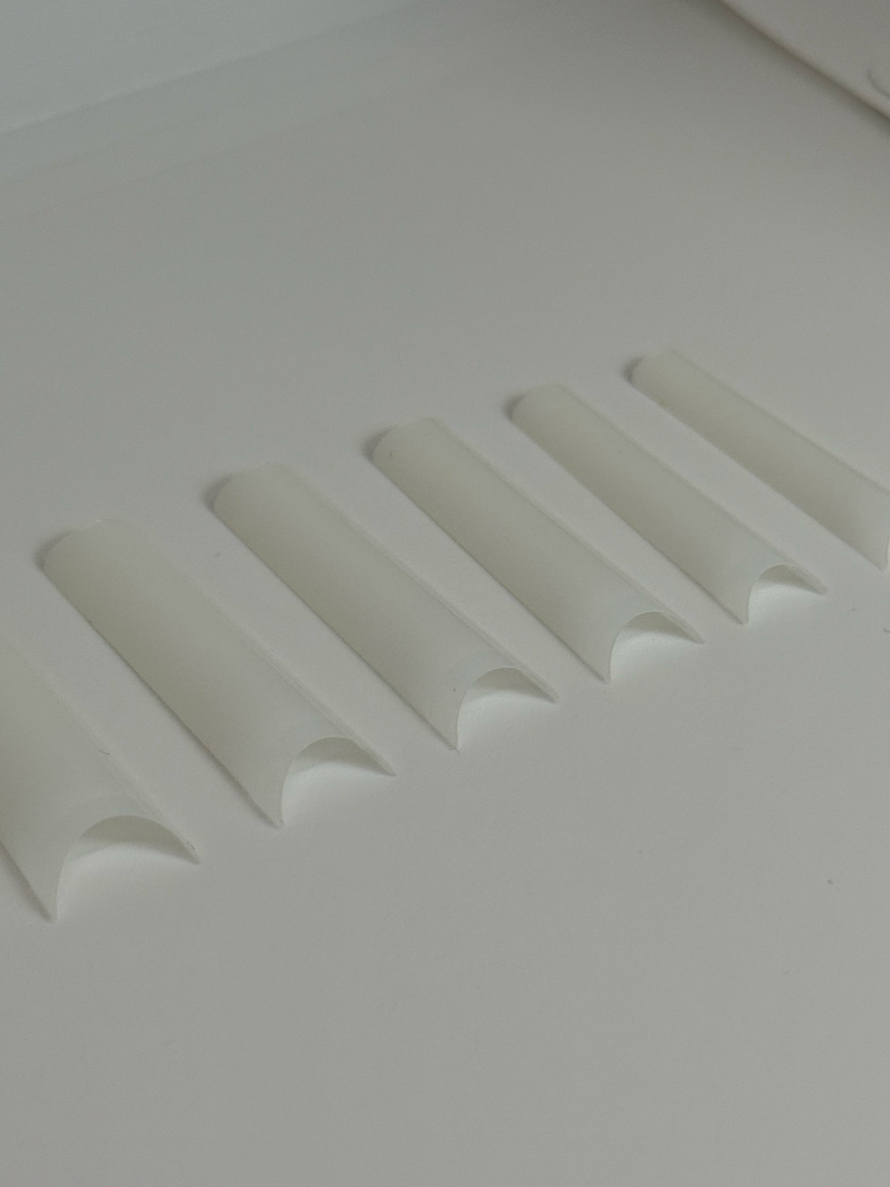 Capsules carrées universelles non C-curve